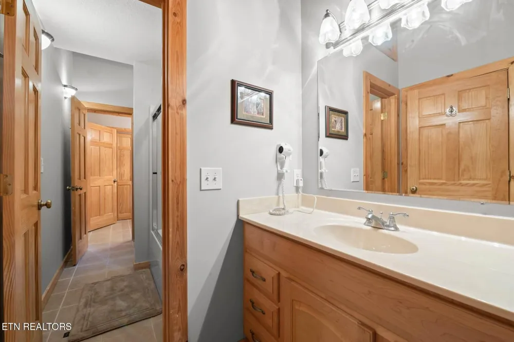 210 Meghans Way Townsend, TN 37882