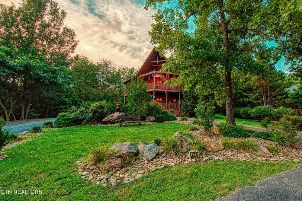 210 Meghans Way Townsend, TN 37882