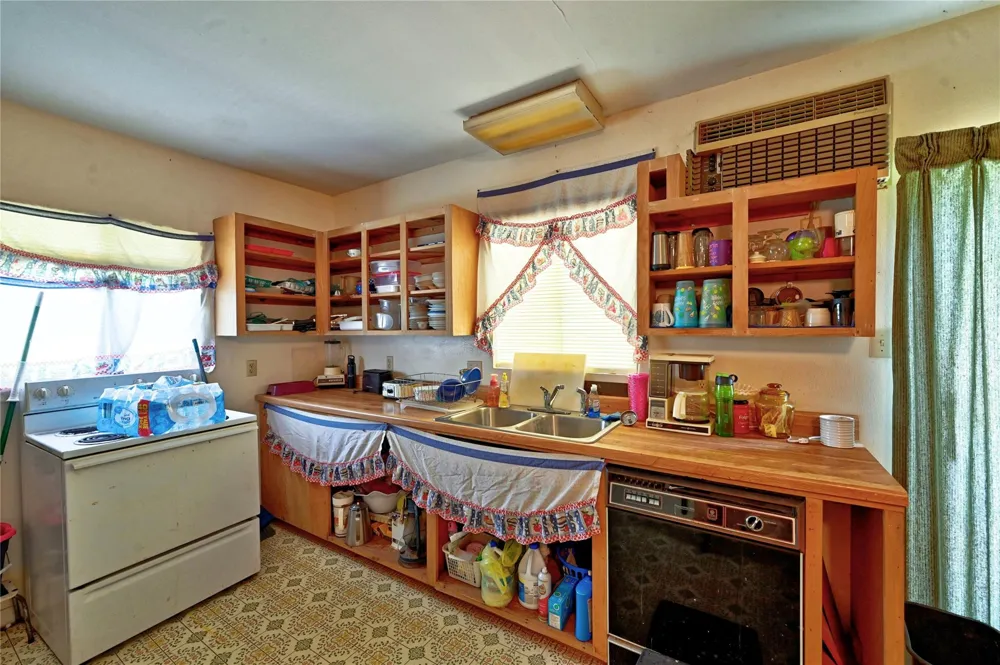 81 E Bishop Road Point Blank, TX 77364