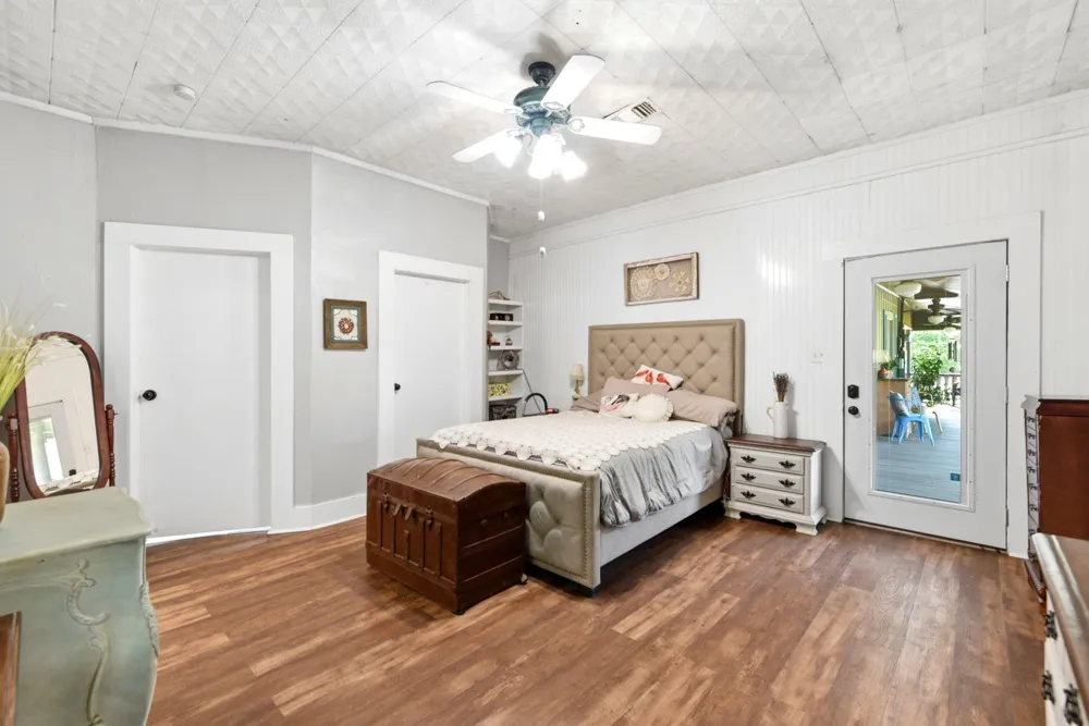 9282 State Highway 75 S New Waverly, TX 77358