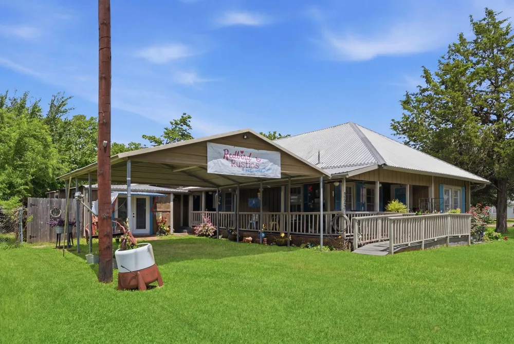 9282 State Highway 75 S New Waverly, TX 77358