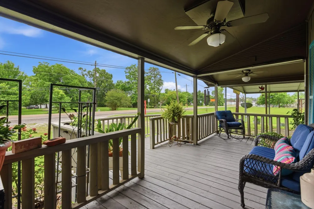 9282 State Highway 75 S New Waverly, TX 77358