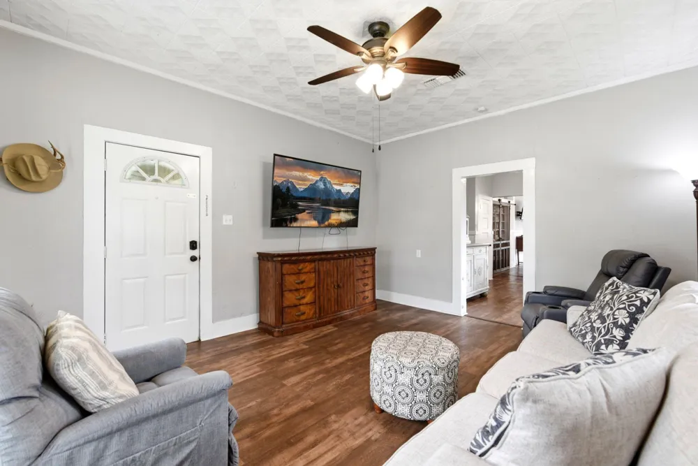 9282 State Highway 75 S New Waverly, TX 77358