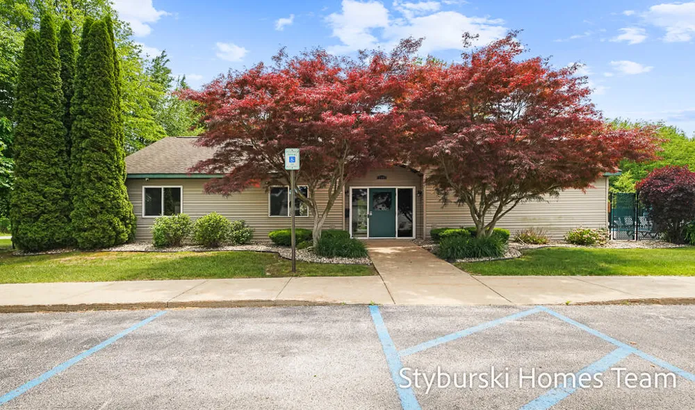 5877 Crosswinds Drive #31 Norton Shores City, MI 49444