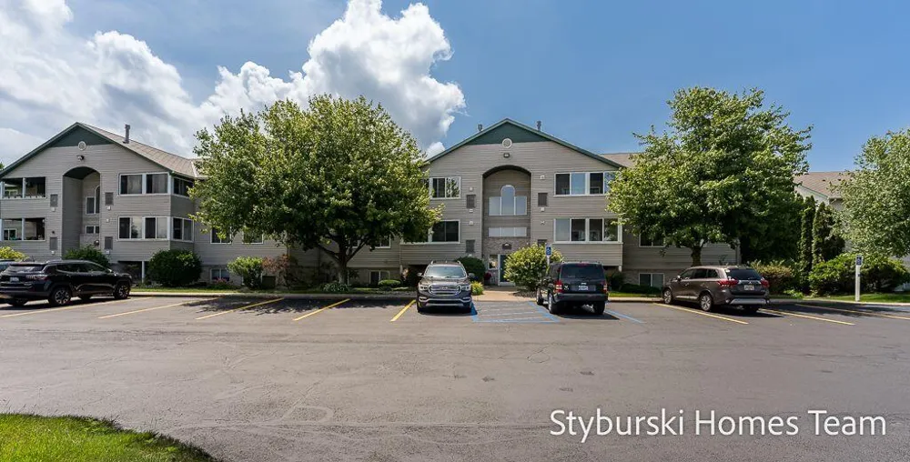 5877 Crosswinds Drive #31 Norton Shores City, MI 49444