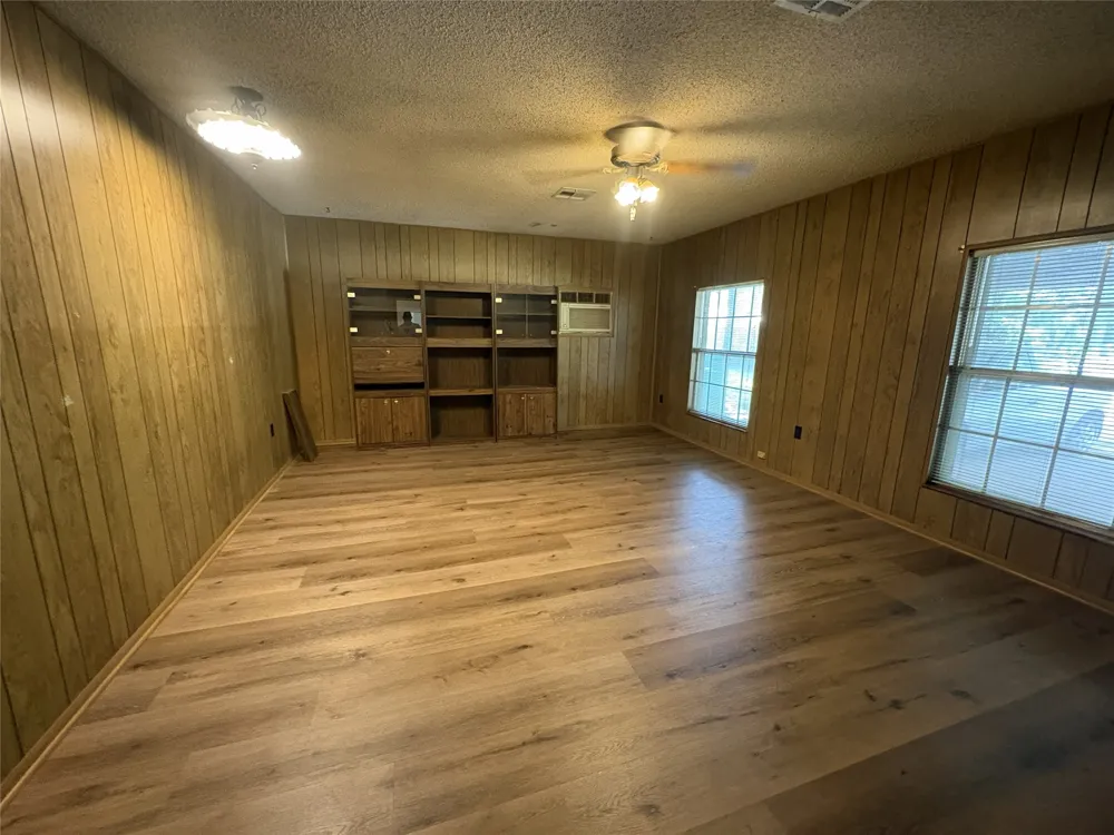 212 S Norma Drive Lacy Lakeview, TX 76705
