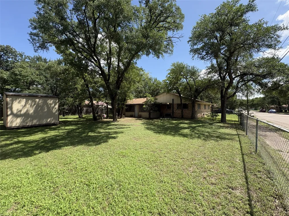 212 S Norma Drive Lacy Lakeview, TX 76705