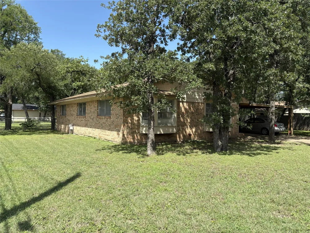 212 S Norma Drive Lacy Lakeview, TX 76705