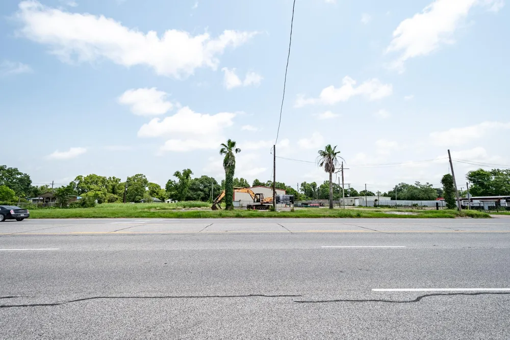 915 Highway 90 Liberty, TX 77575