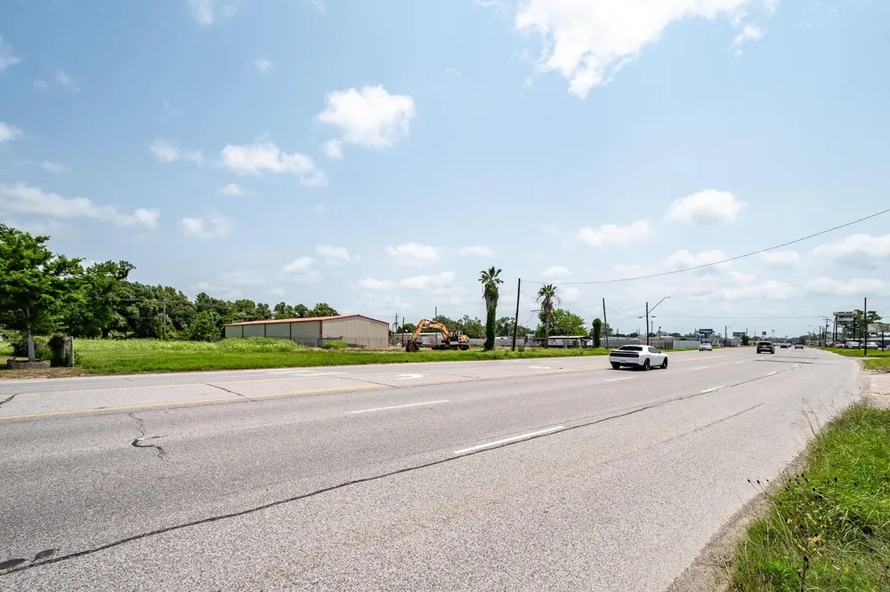 915 Highway 90 Liberty, TX 77575