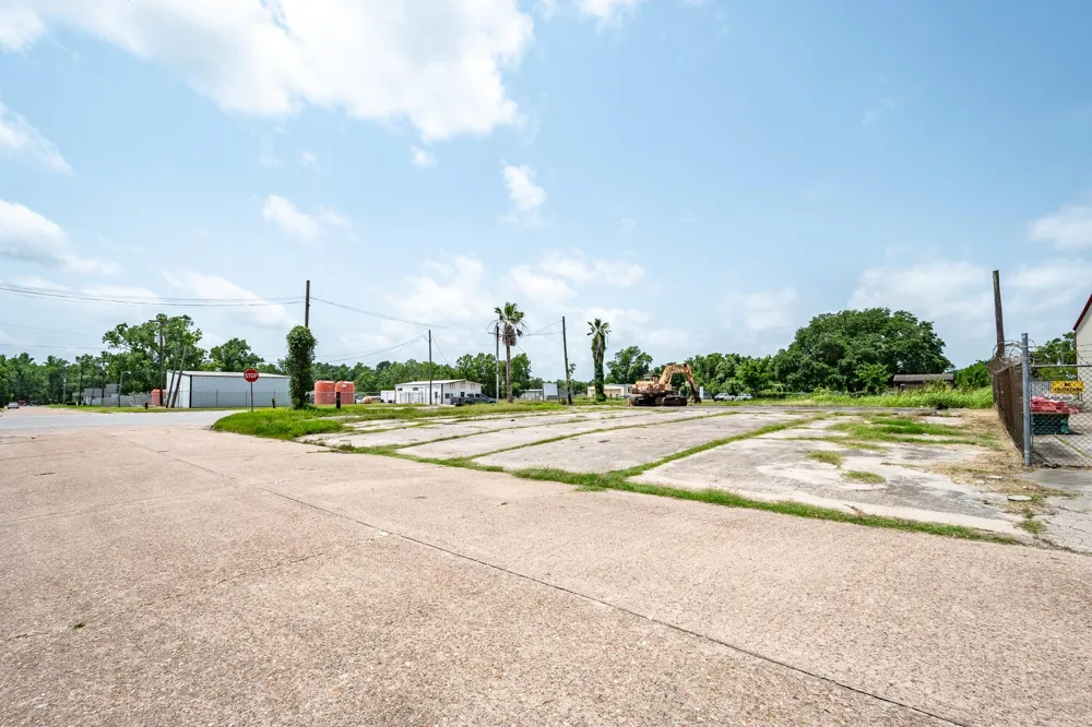 915 Highway 90 Liberty, TX 77575