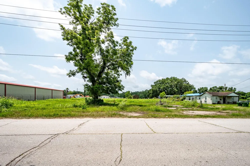 915 Highway 90 Liberty, TX 77575