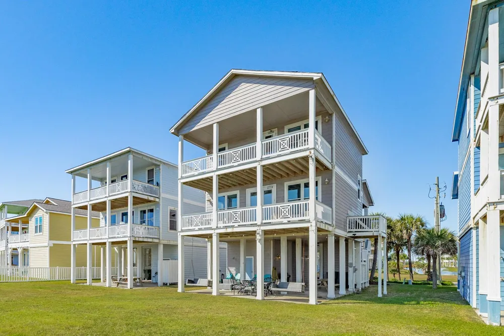 4215 Green Heron Drive Galveston, TX 77554