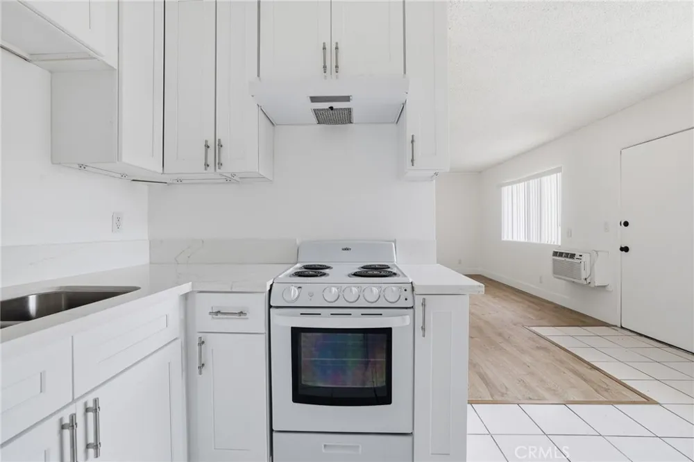 13040 Dronfield #23 Sylmar, CA 91342