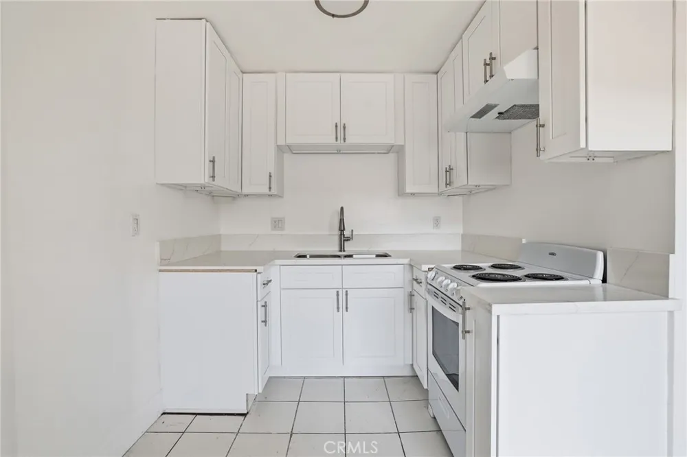 13040 Dronfield #23 Sylmar, CA 91342