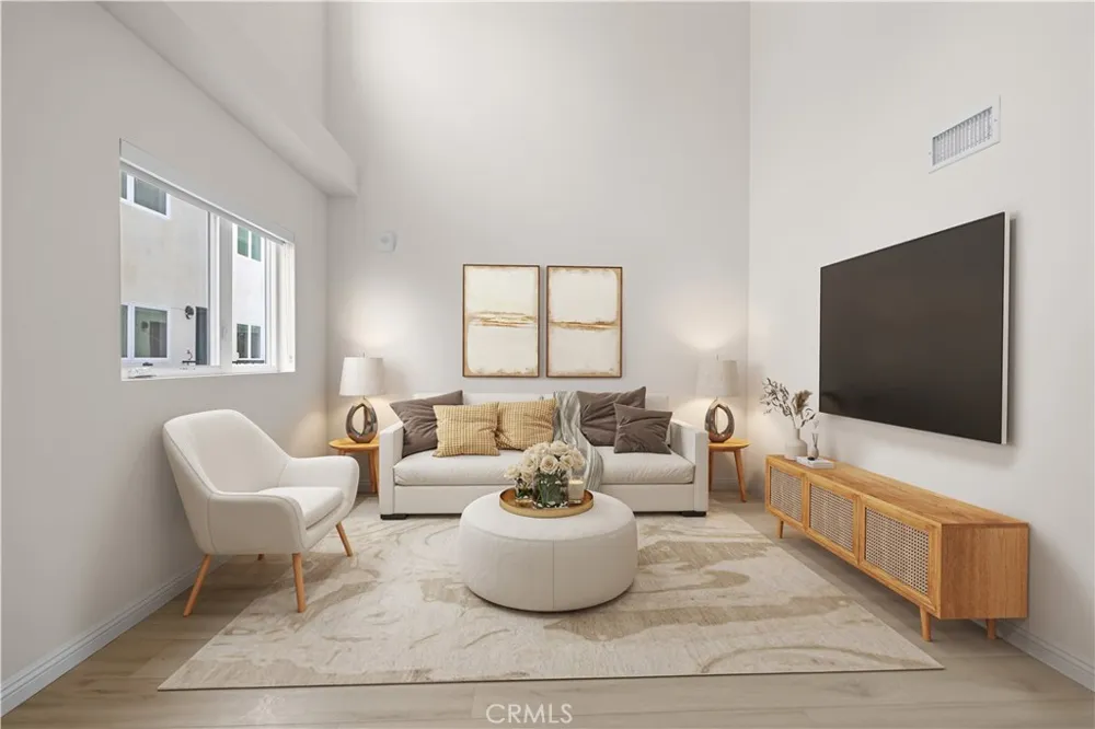 1818 S Norton Avenue #407 Los Angeles, CA 90018