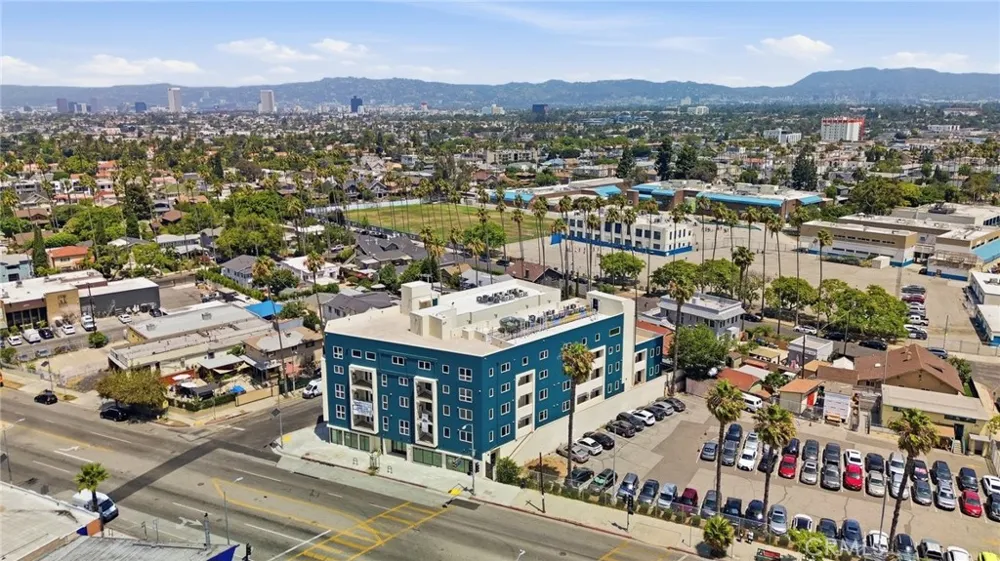 1818 S Norton Avenue #407 Los Angeles, CA 90018