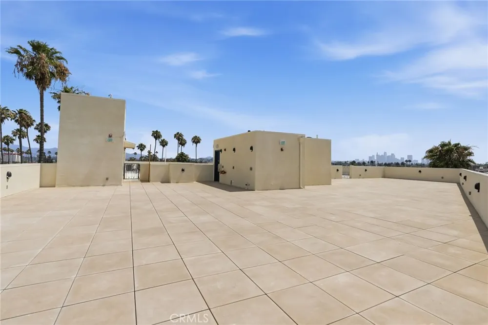 1818 S Norton Avenue #407 Los Angeles, CA 90018