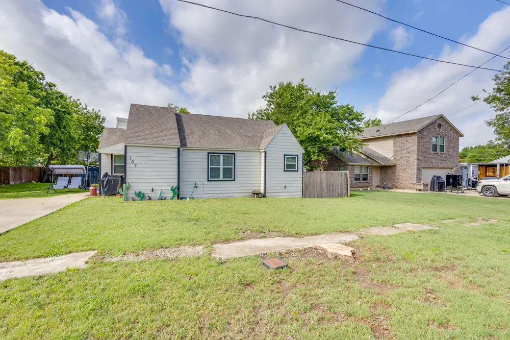 109 W Purdom Avenue Alvarado, TX 76009