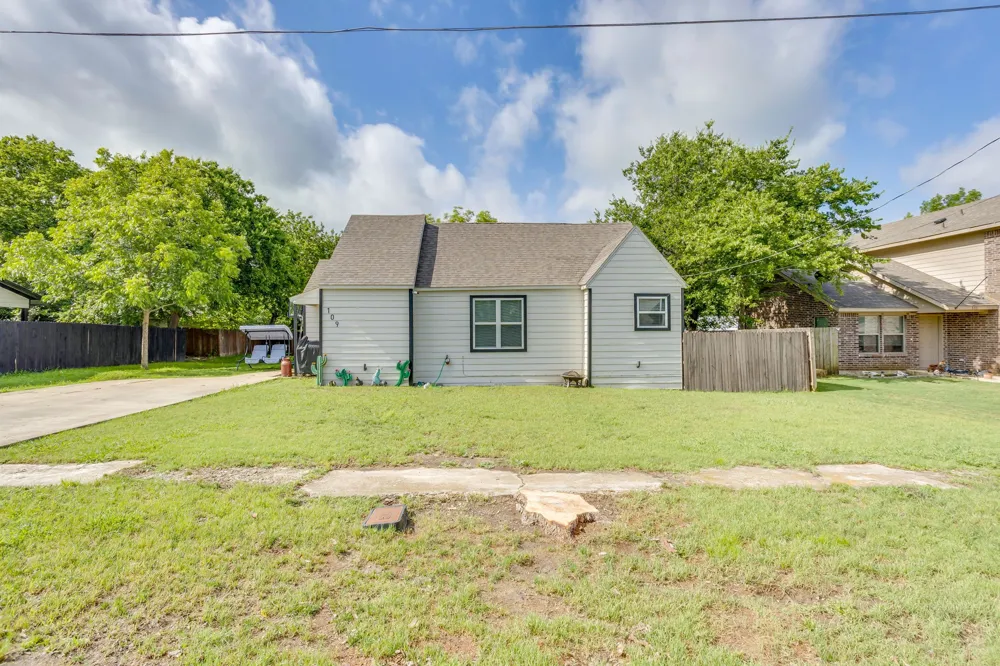 109 W Purdom Avenue Alvarado, TX 76009