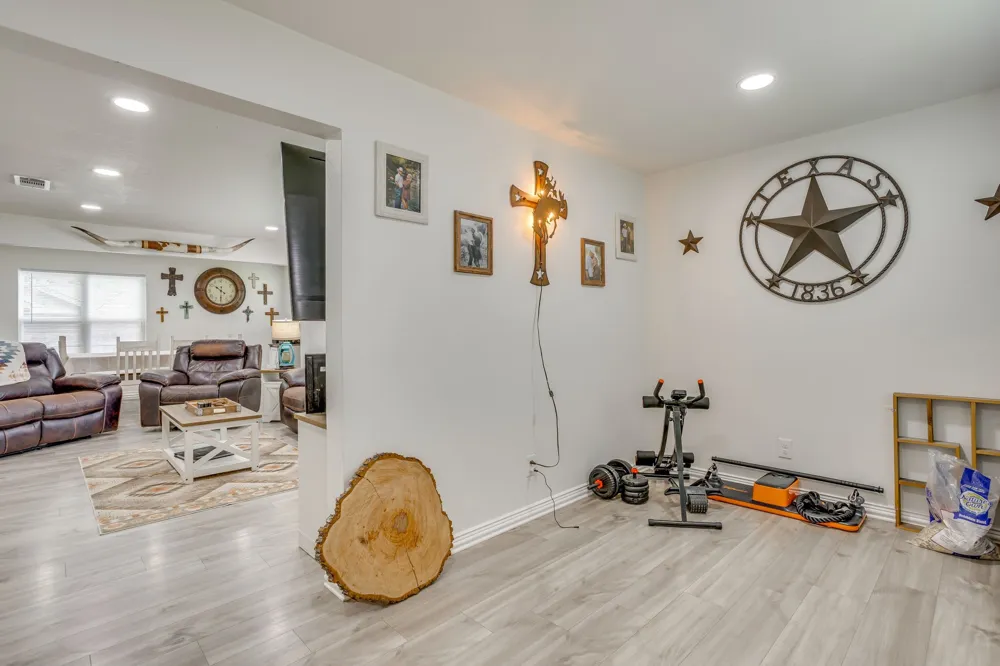 109 W Purdom Avenue Alvarado, TX 76009