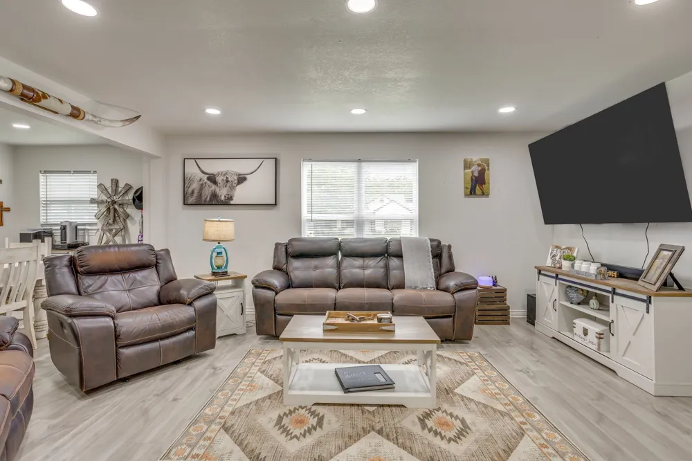 109 W Purdom Avenue Alvarado, TX 76009