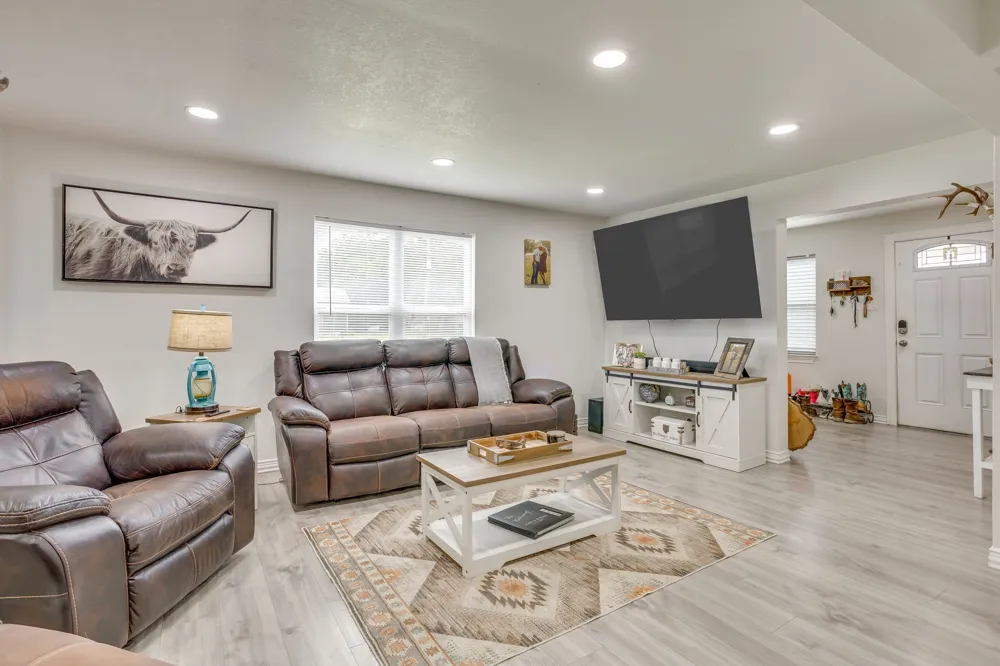 109 W Purdom Avenue Alvarado, TX 76009
