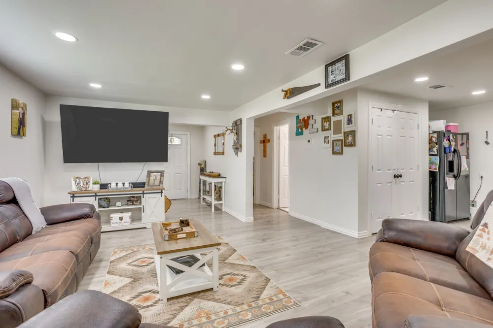 109 W Purdom Avenue Alvarado, TX 76009