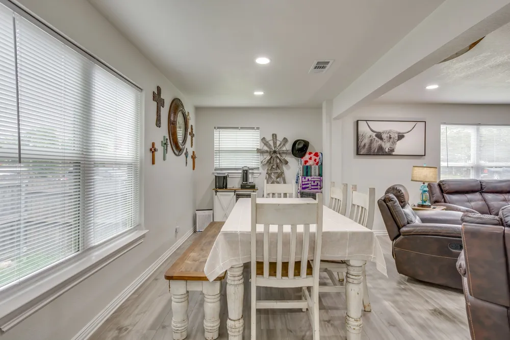 109 W Purdom Avenue Alvarado, TX 76009