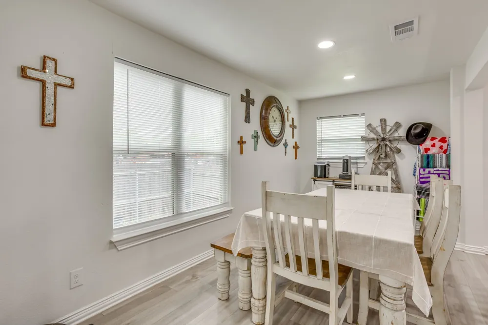 109 W Purdom Avenue Alvarado, TX 76009