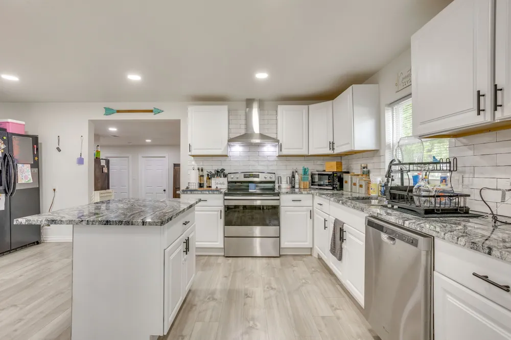 109 W Purdom Avenue Alvarado, TX 76009