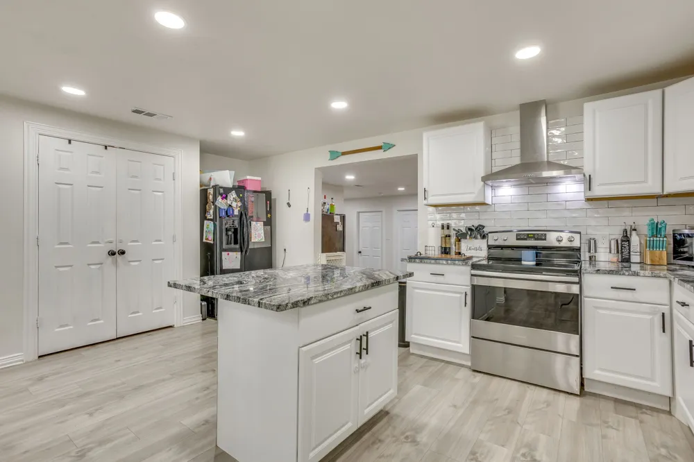 109 W Purdom Avenue Alvarado, TX 76009
