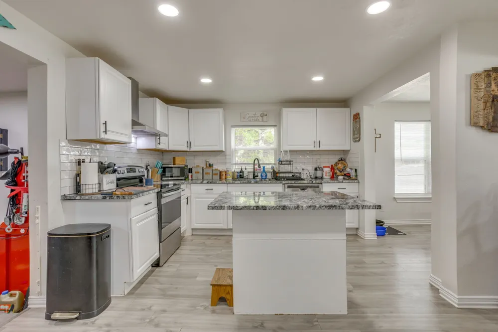 109 W Purdom Avenue Alvarado, TX 76009