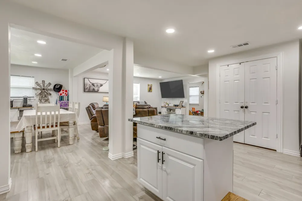 109 W Purdom Avenue Alvarado, TX 76009