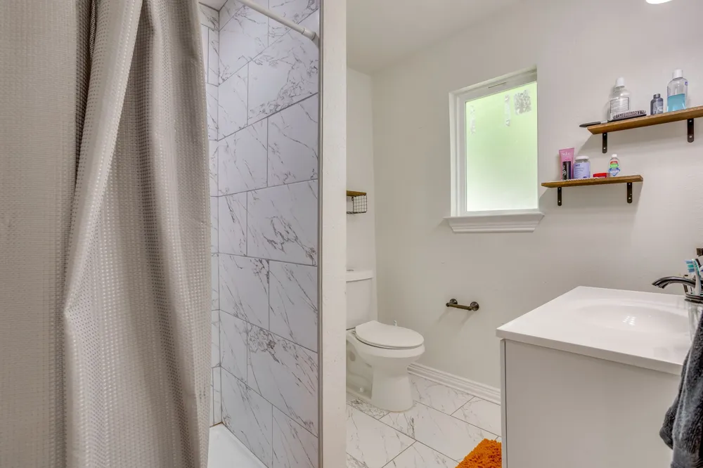 109 W Purdom Avenue Alvarado, TX 76009