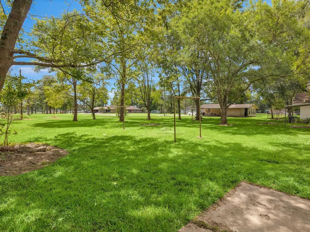 290 E Smith St Sour Lake, TX 77659