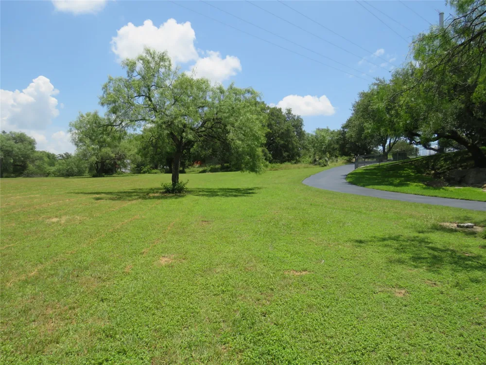 67 Bridgepoint Drive #3 Kingsland, TX 78639
