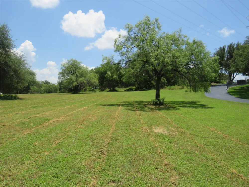 67 Bridgepoint Drive #3 Kingsland, TX 78639