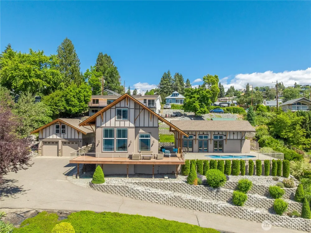 408 Manson Boulevard Manson, WA 98831