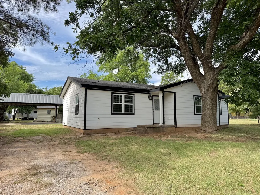628 W 3rd Street Burkburnett, TX 76354