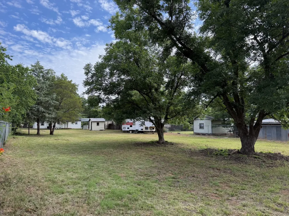 628 W 3rd Street Burkburnett, TX 76354