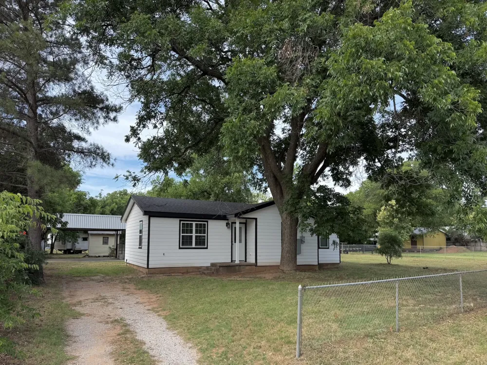 628 W 3rd Street Burkburnett, TX 76354