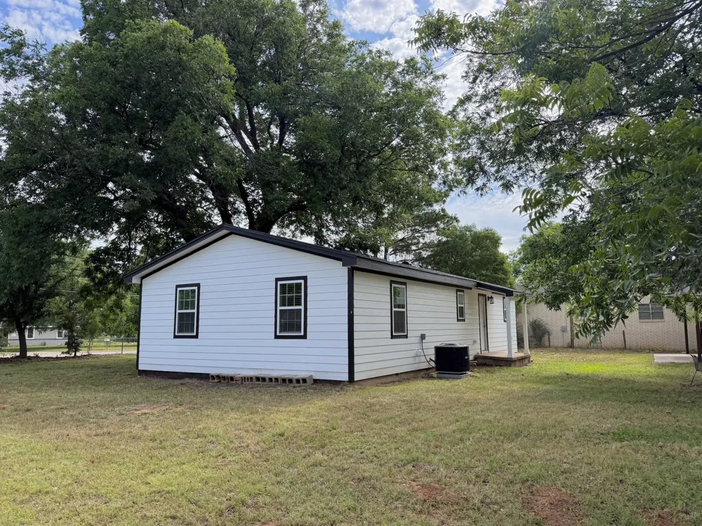 628 W 3rd Street Burkburnett, TX 76354