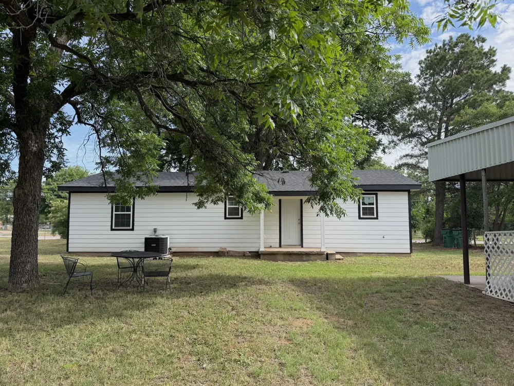 628 W 3rd Street Burkburnett, TX 76354
