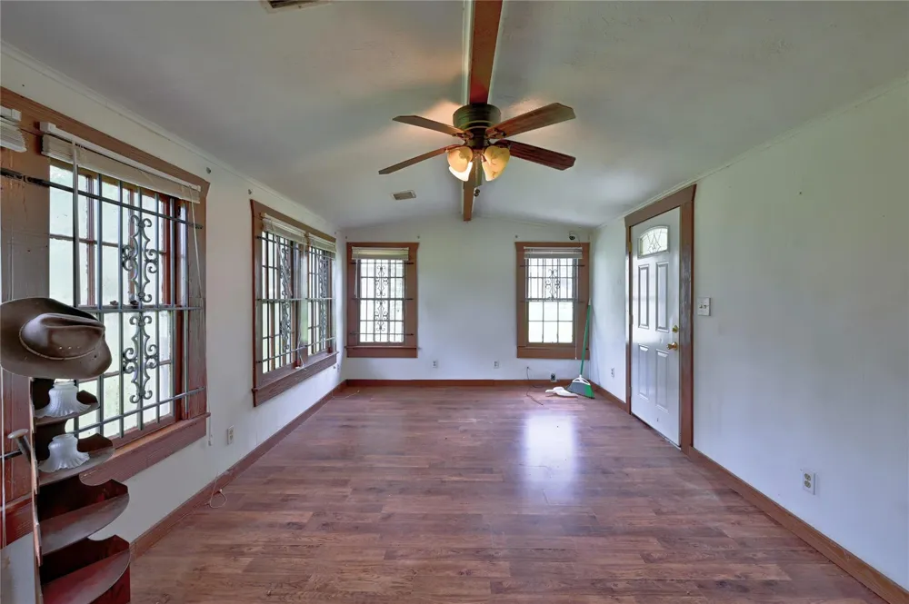 1083 County Road 3141 Cleveland, TX 77327