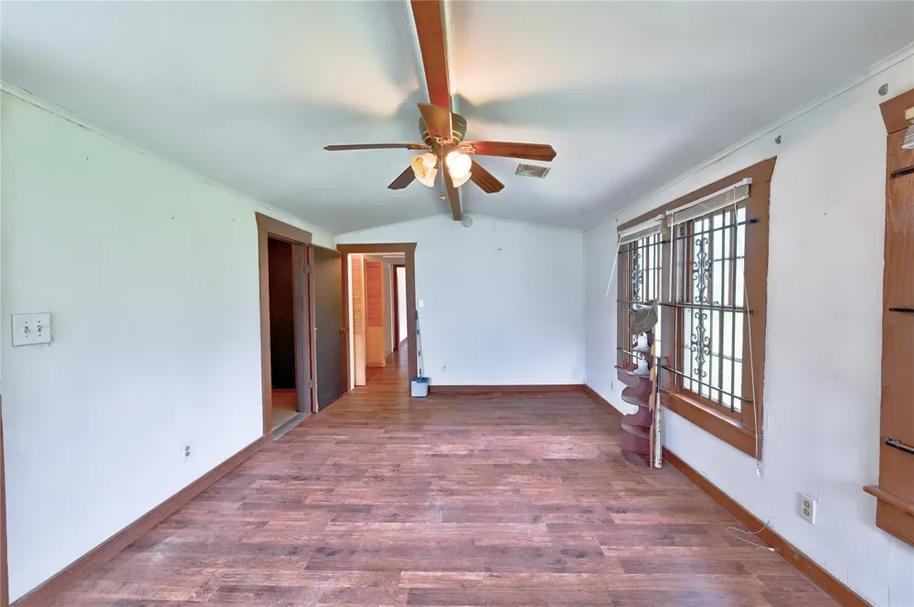 1083 County Road 3141 Cleveland, TX 77327