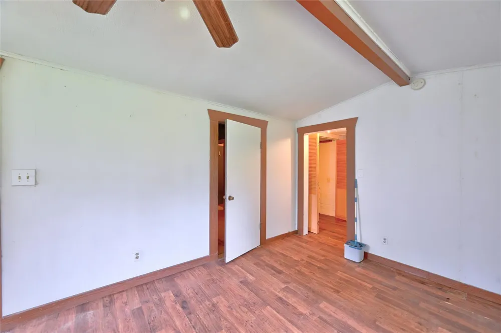1083 County Road 3141 Cleveland, TX 77327