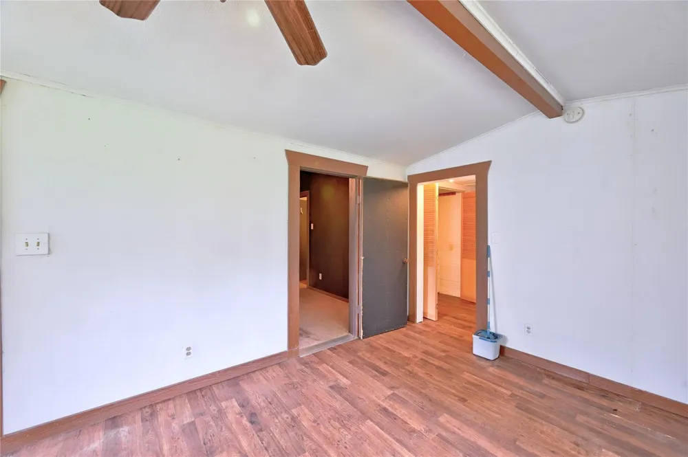 1083 County Road 3141 Cleveland, TX 77327