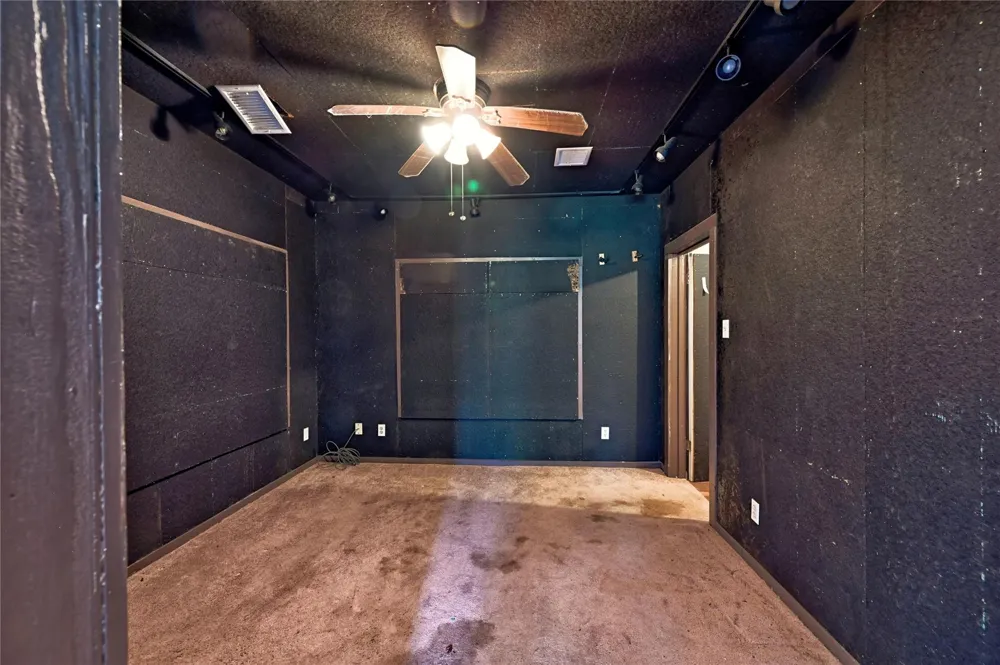 1083 County Road 3141 Cleveland, TX 77327