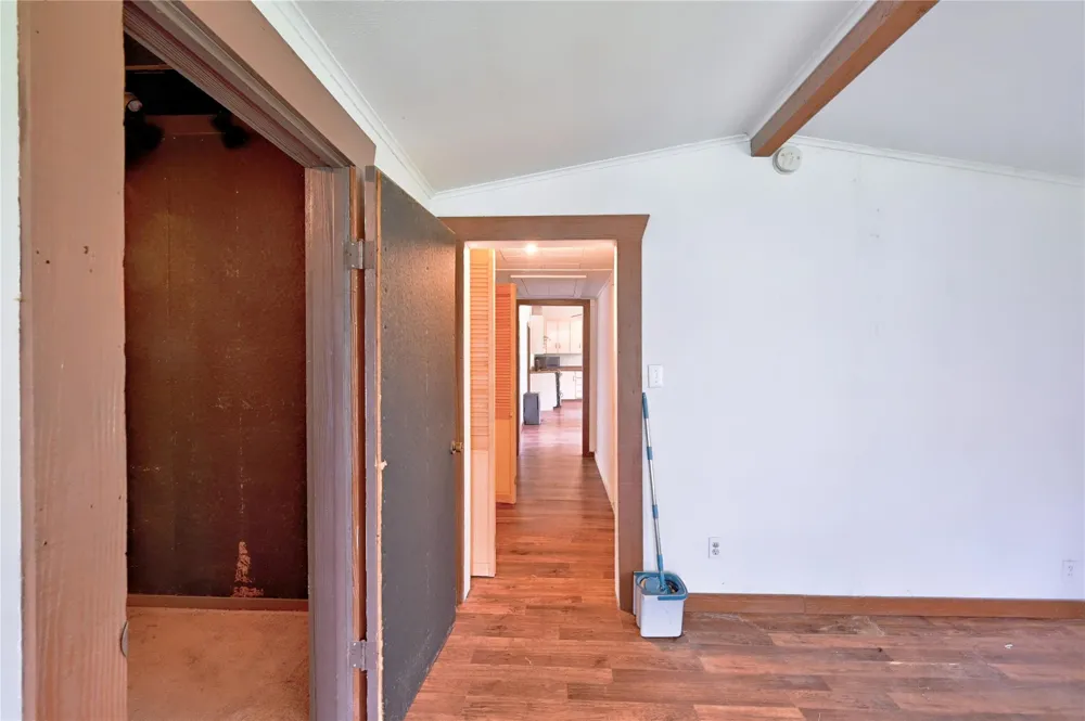 1083 County Road 3141 Cleveland, TX 77327